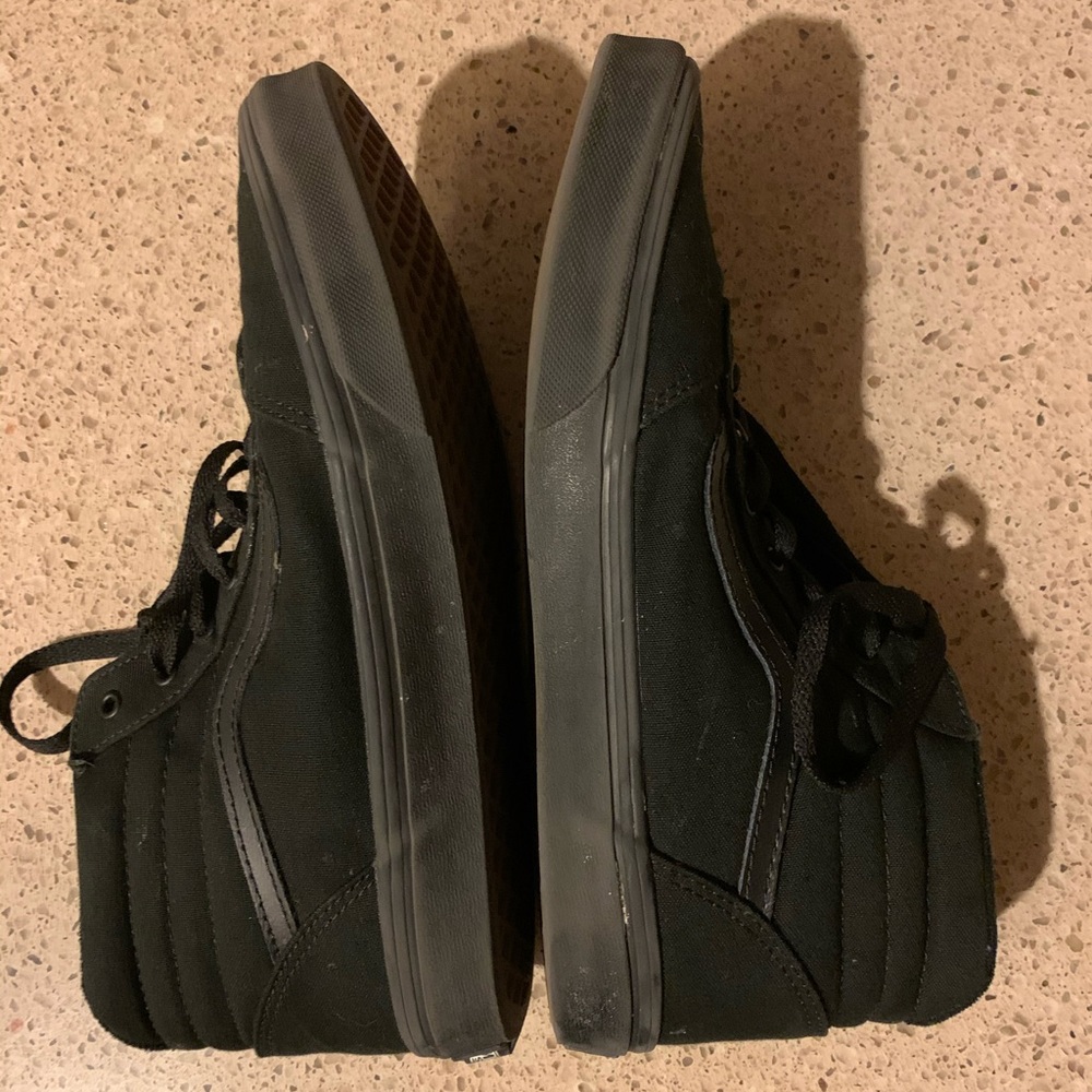 Vans - Picture 3 of 7